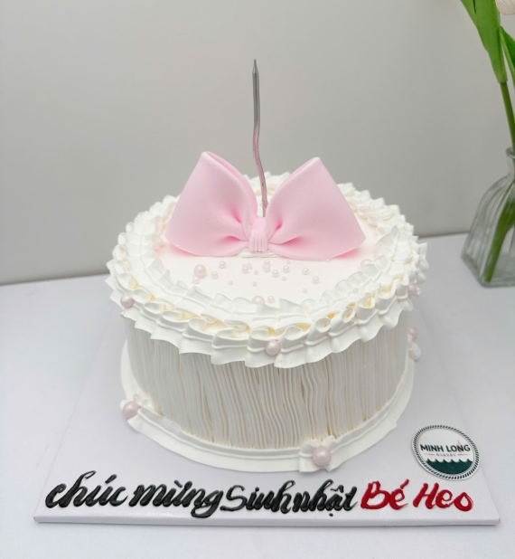 Bánh Kem dành tặng nữ hot tone hồng kết hợp nơ xinh 