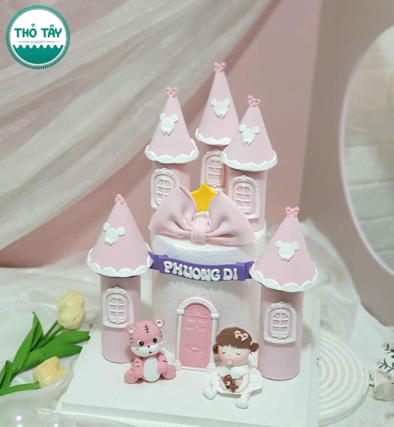 Bánh kem fondant thôi nôi hình lâu đài công chúa – Mẫu hot 2025