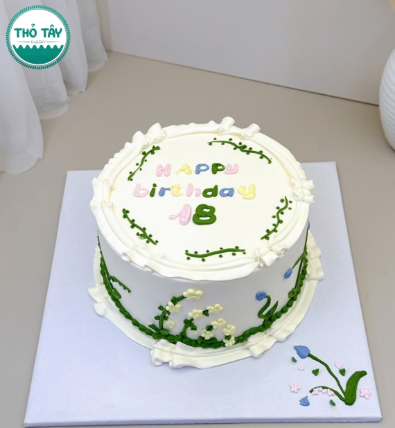 Bánh kem vẻ hình hoa đơn giản 