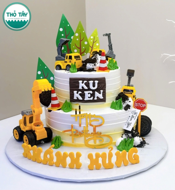 Bánh sinh nhật 2 tầng cho bé trai xe múc,xe cẩu tại cần thơ