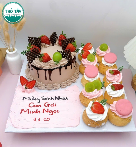 Bánh kem kèm bánh su dai