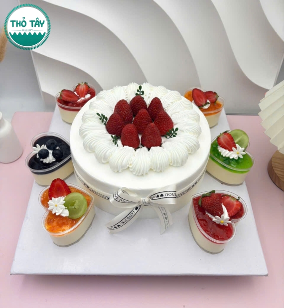 Sét bánh panna cotta kèm bánh kem sữa tươi