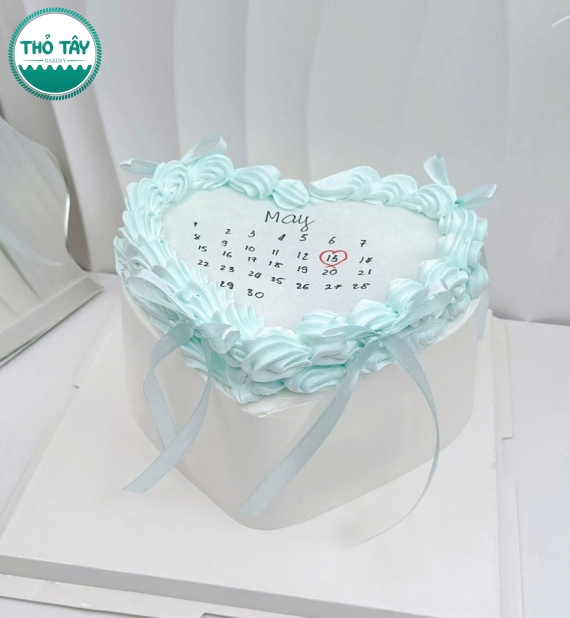 Bánh kem hàn quốc trái tim viết ngày sinh nhật