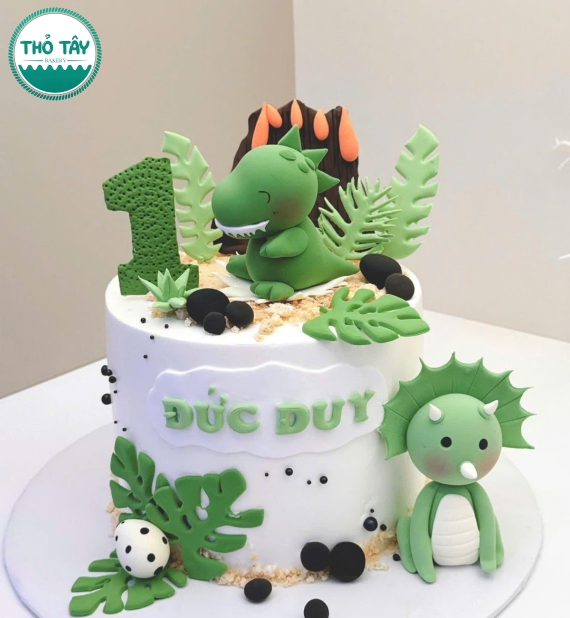 Mẫu bánh kem thôi nôi tuổi rồng cho bé trai 