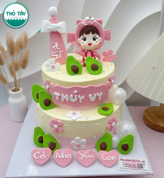 Bánh Kem thôi nôi dành cho bé gái tone hồng trang trí bơ xanh
