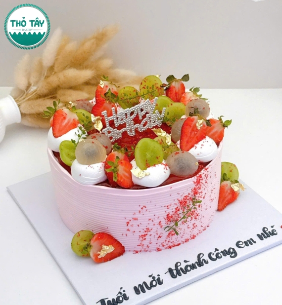 Bánh Kem trái cây tone hồng mix đủ trái cây