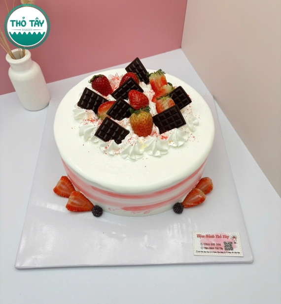 Bánh Kem trái cây mix thanh sô cô la