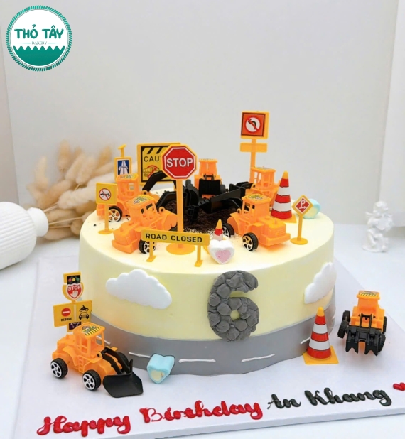 Bánh kem dành cho bé trai mê bóng đá lên 6 tuổi 