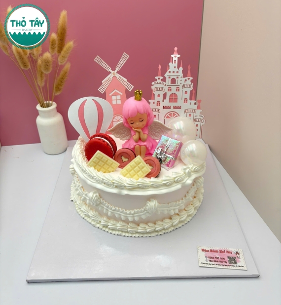 Bánh kem dành cho bé gái yêu thích công chúa lâu đài