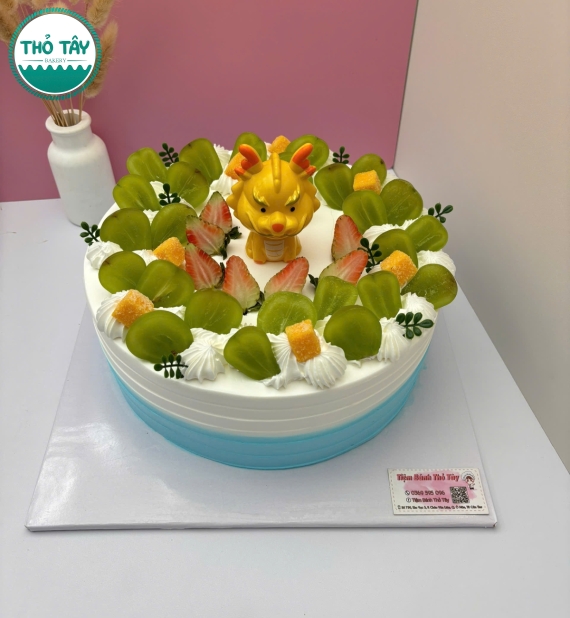 Bánh Kem trái cây kèm chú phụ kiện rồng vàng