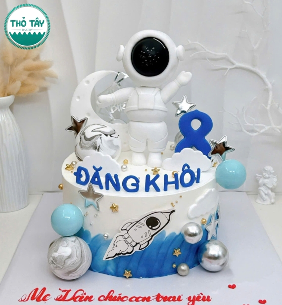 Bánh kem dành cho bé trai 2 tầng yêu thích phi hành gia