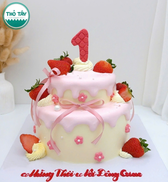 Bánh thôi nôi dành cho bé gái trang trí tone hồng