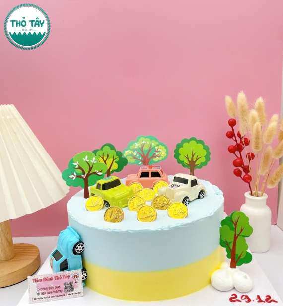 Bánh kem dành cho bé trai yêu thích xe ô tô lên 12 tuổi