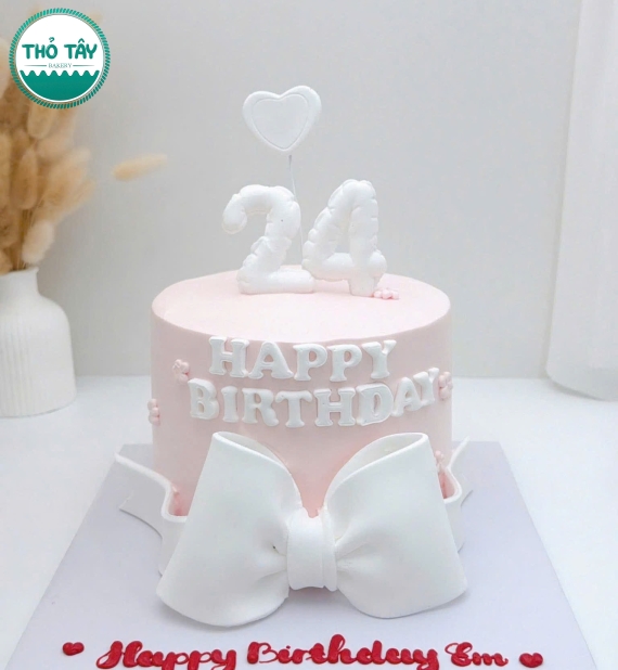 Bánh Kem tone hồng dành cho nữ 24 tuổi