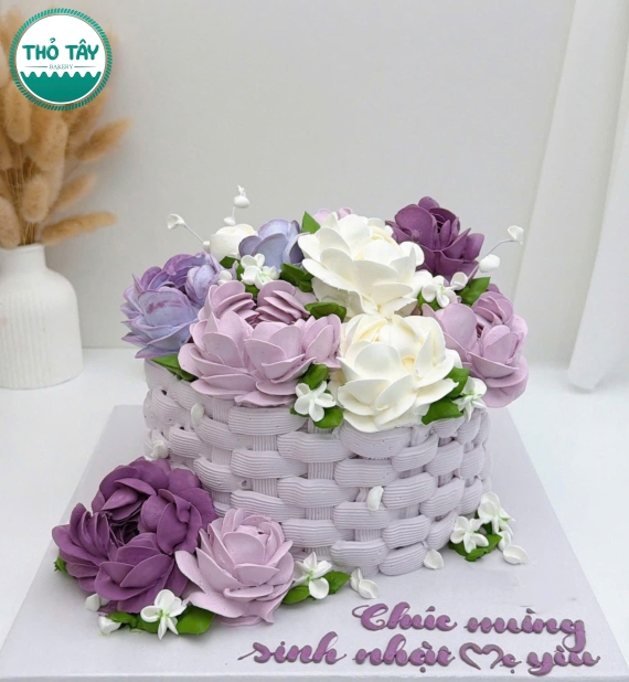 Bánh Kem giỏ hoa tone tím dành tặng nữ