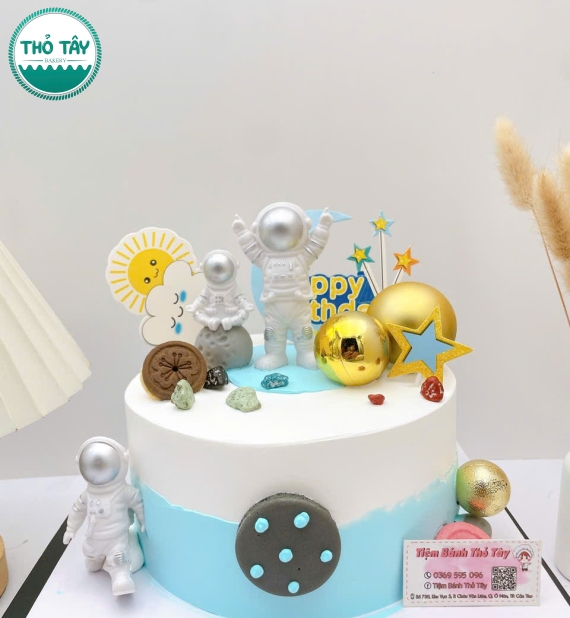 Bánh kem phi hành gia vũ trụ hot tại cần thơ