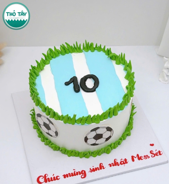 Bánh kem style Hàn Quốc dành cho bé trai thích bóng đá 