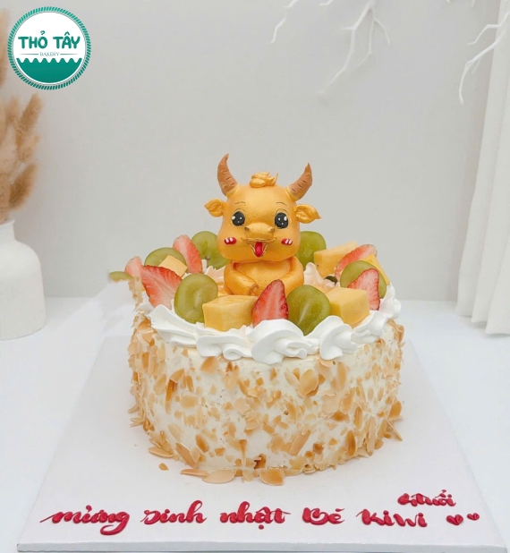 Bánh Kem trái cây mix hạnh nhân ngon ở đường 30-4 tặng bé gái