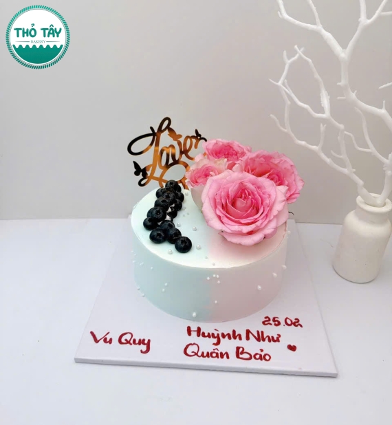 Bánh Kem dành cho nữ trang trí hoa tươi