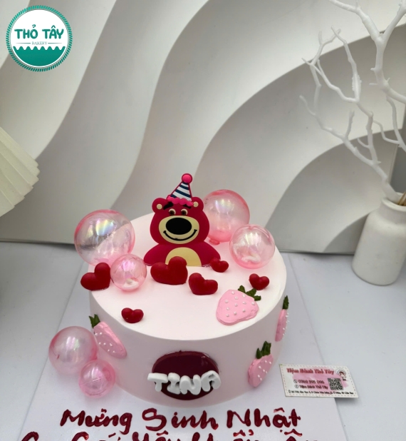 Bánh kem dành cho bé gái yêu thích gấu dâu
