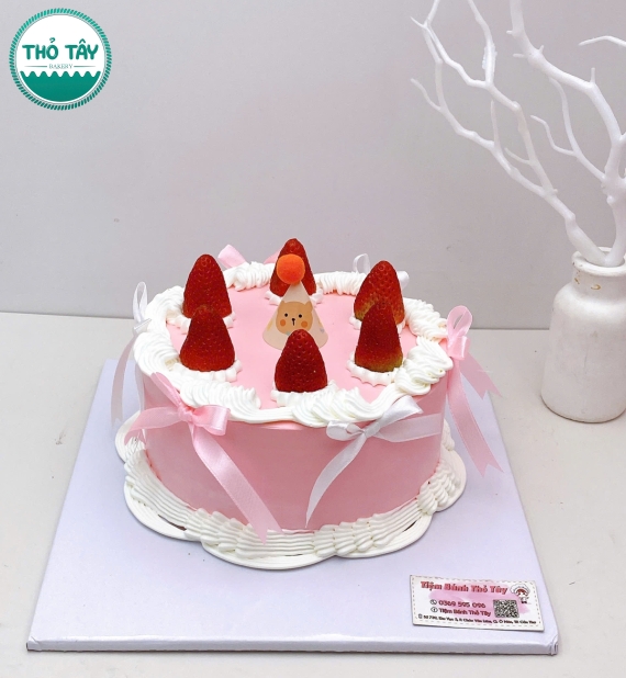 Bánh Kem trái cây mix dâu tây tone hồng 