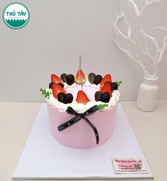 Bánh Kem trái cây tone hồng tặng con gái 