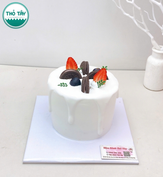 Bánh Kem Trái Cây tone trắng hot kết hợp nhiều loại trái cây 