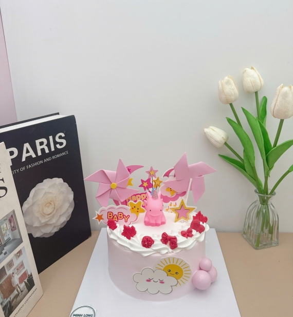 Bánh kem tặng cho bé gái tone hồng xinh