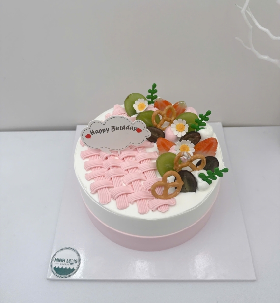 Bánh Kem trái cây màu tone hồng hot 
