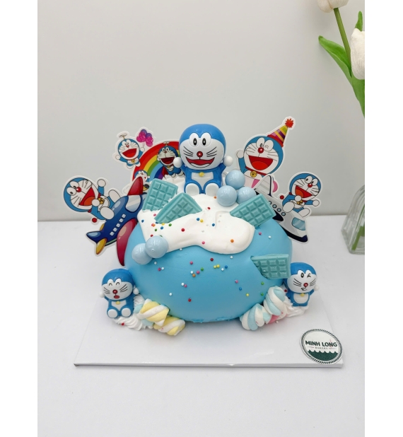 Bánh kem dành cho bé gái lên 7 tuổi yêu thích Đô rê mon 