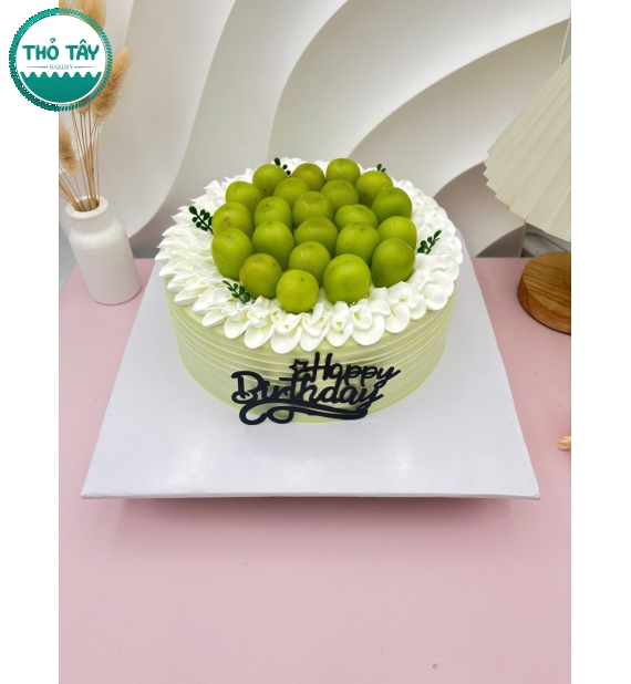 Bánh Kem trái cây gắn nho tươi