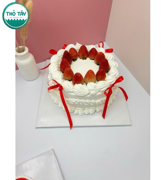 Bánh Kem trang trí dâu tây -Bánh Kem Cần Thơ