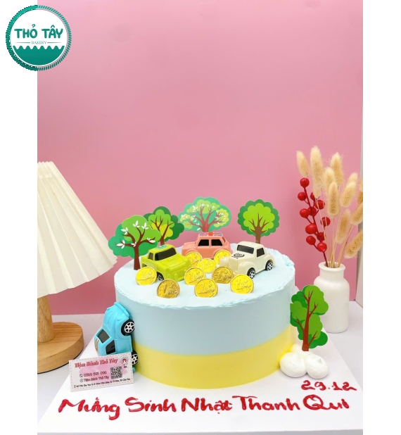 Bánh kem dành cho bé trai yêu thích xe ô tô lên 12 tuổi