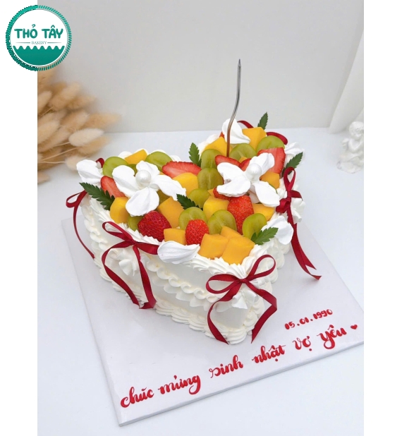 Bánh Kem trái kem hình trái tim mix trái cây 