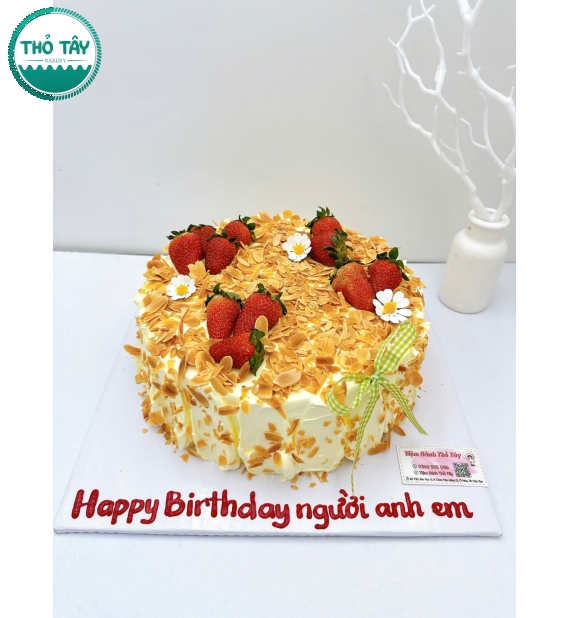 Mẫu bánh trái cây hạnh nhân mix dâu tây