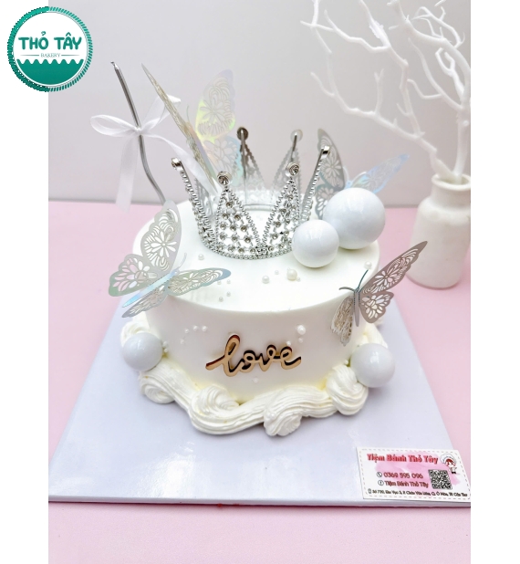 Mẫu bánh kem dành tặng cho nữ tone trắng 